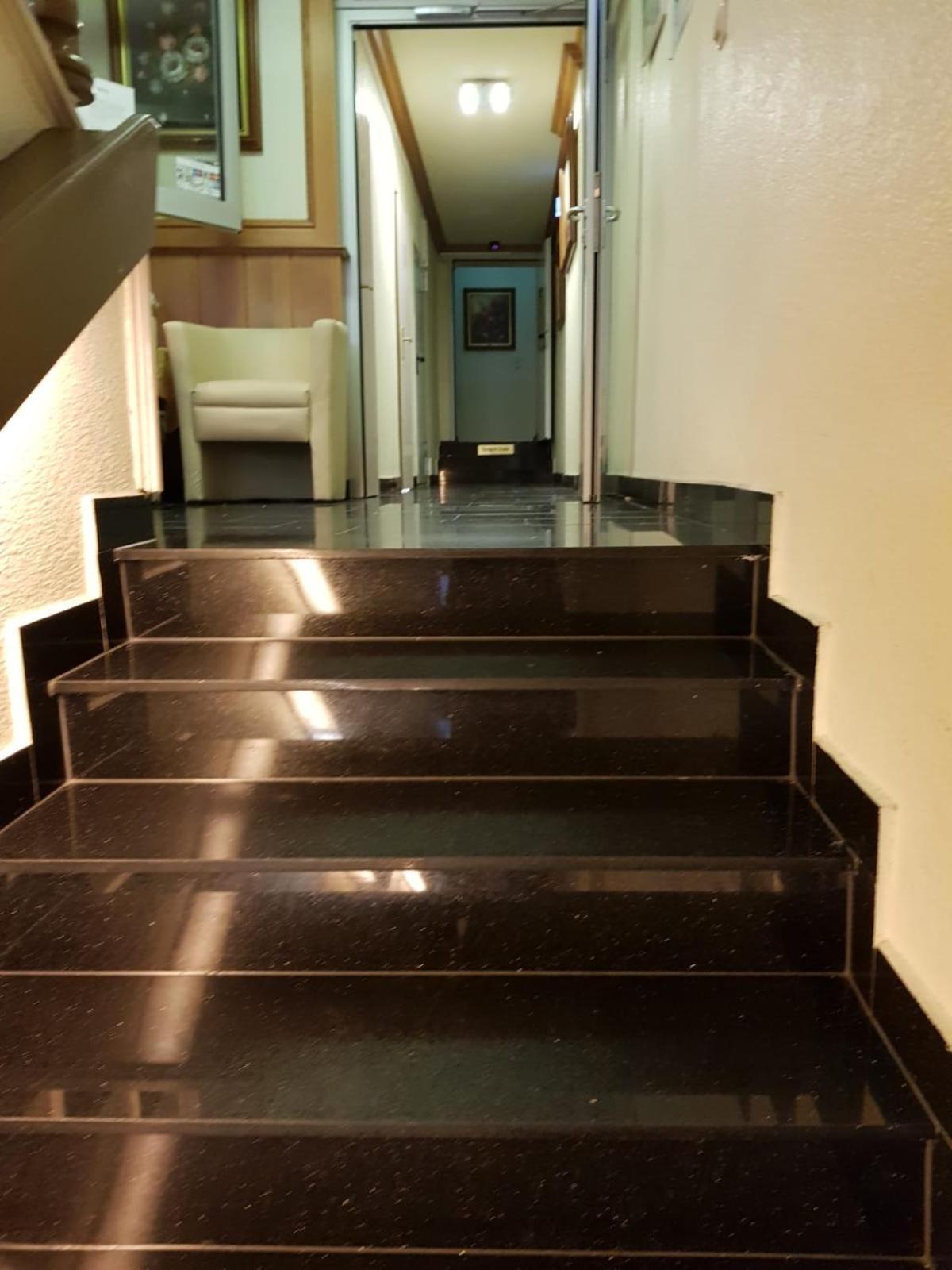 Hotel Drei Kronen Dortmund Bagian luar foto